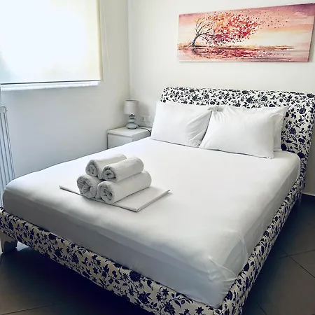 The Little Palace Next To The Sea Rethymno (Crete)