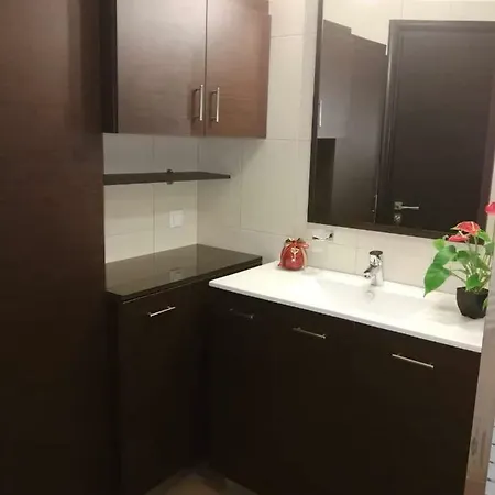 The Little Palace Next To The Sea Apartment