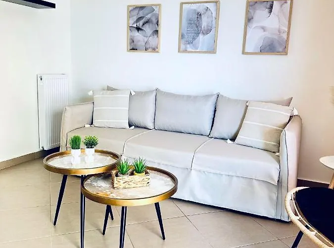 The Little Palace Next To The Sea *