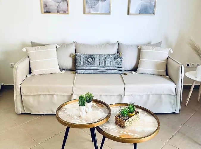 The Little Palace Next To The Sea *