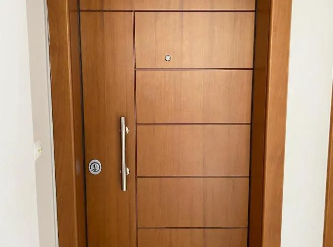 The Little Palace Next To The Sea *