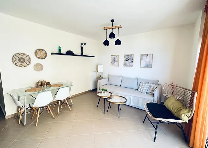 The Little Palace Next To The Sea *