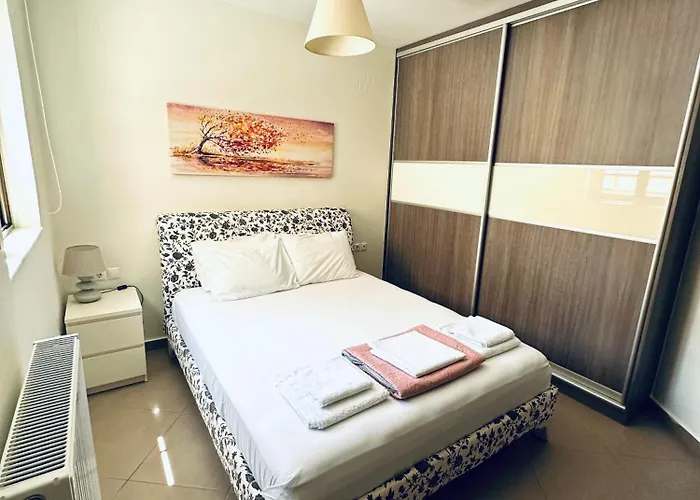 The Little Palace Next To The Sea *