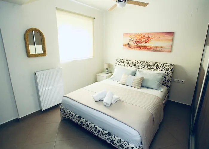 The Little Palace Next To The Sea * Rétino